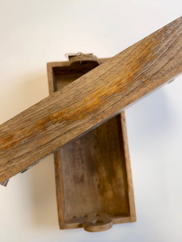 *con difetto* Coppia vassoi in legno cuoricini